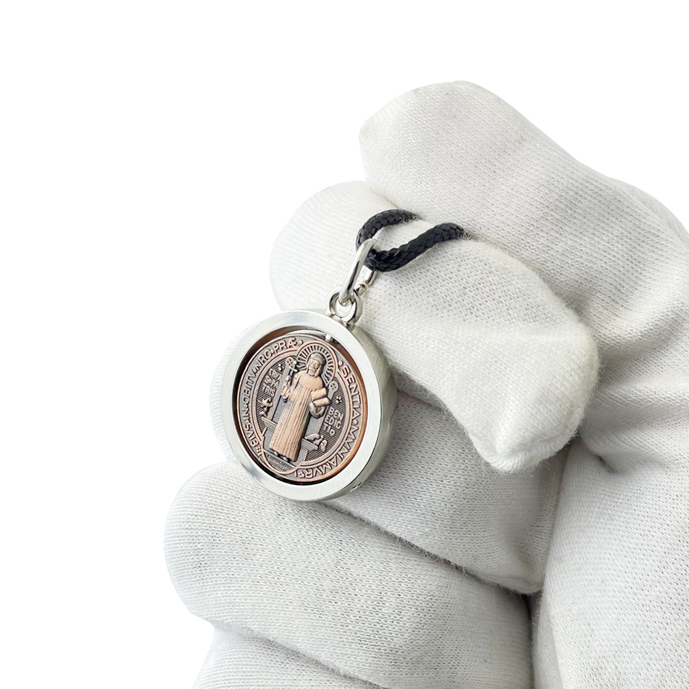 Novo Colar Medalha de São Bent - Jewelry & Watches Bench avaliação e preço